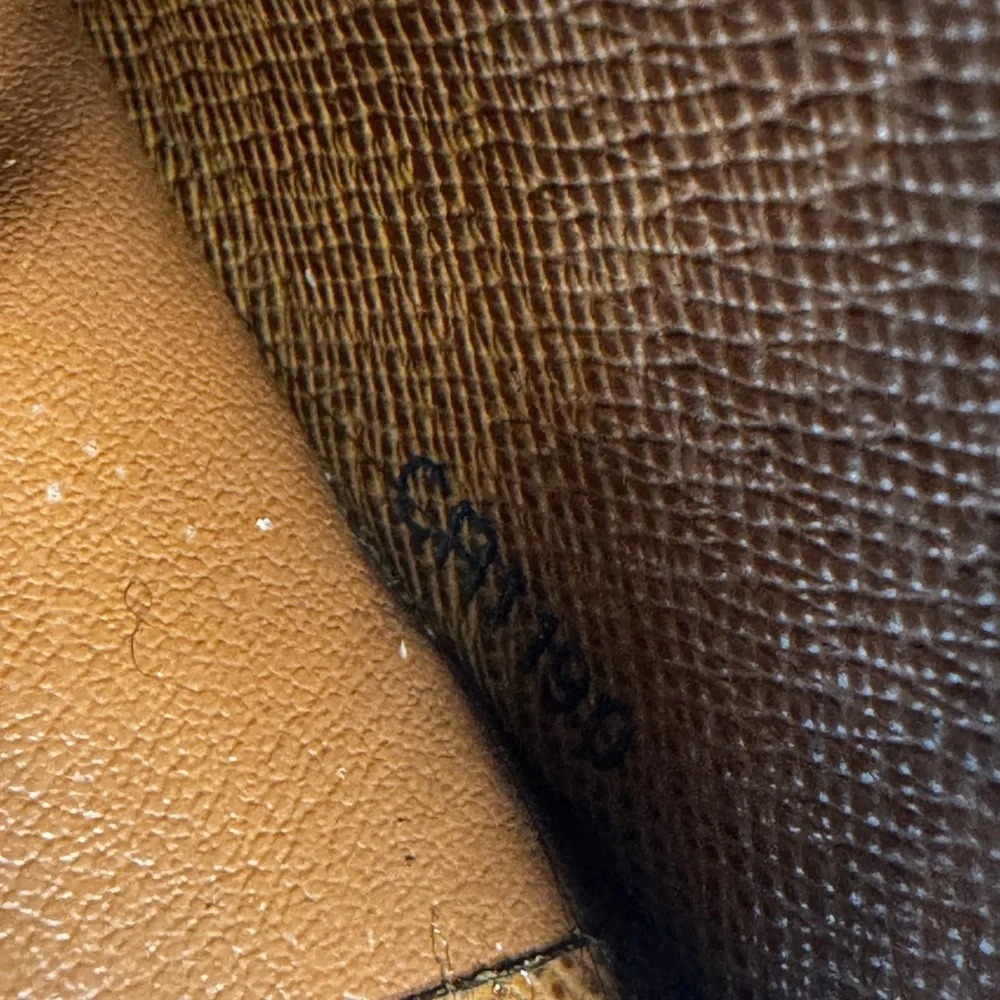 Louis Vuitton monogram full zip Preloved wallet & unbranded, charm, and chain - Picture 14 of 15